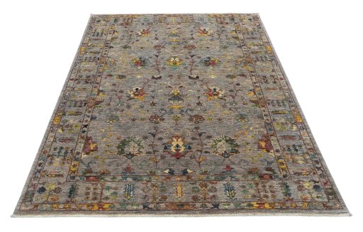 Surface texture of New Farahan rug with natural Wool and intricate pattern