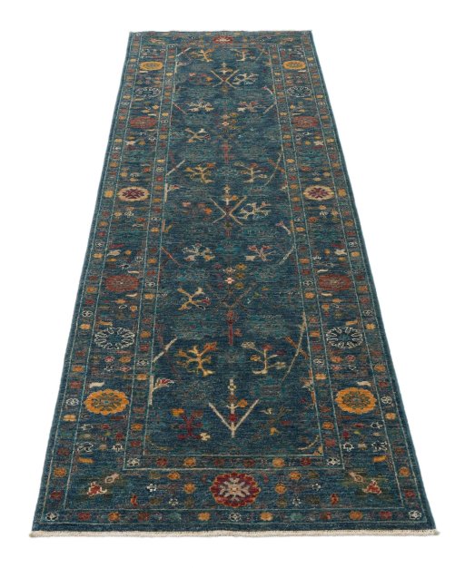 Surface texture of New Farahan rug with natural Wool and intricate pattern