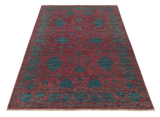 Surface texture of New Farahan rug with natural Wool and intricate pattern