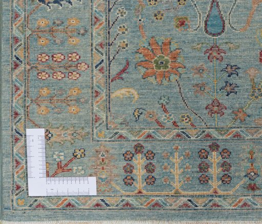 Corner detail of New Farahan rug showing border pattern and Wool pile