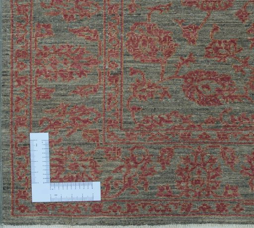 Corner detail of New Farahan rug showing border pattern and Wool pile