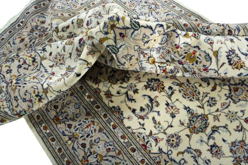 Surface texture of 2000s Kashan rug with natural Wool and intricate pattern