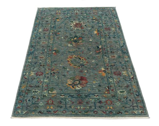Surface texture of New Farahan rug with natural Wool and intricate pattern