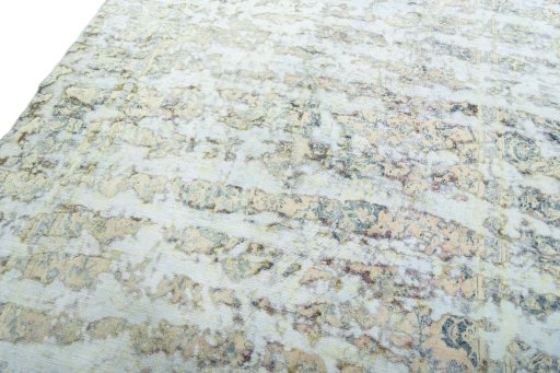 Backside of handmade 1950s Vintage rug showing knot structure and weave density
