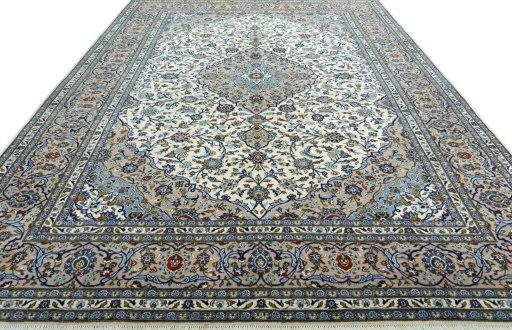 Surface texture of 2000s Kashan rug with natural Wool and intricate pattern