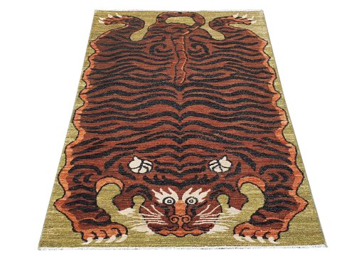 Corner detail of New Farahan rug showing border pattern and Wool pile