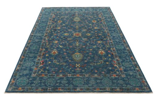 Surface texture of New Farahan rug with natural Wool and intricate pattern