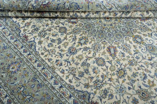 Close-up detail of New Kashan rug from Iran / Persia showing Cork weave