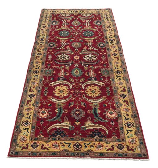 Surface texture of New Farahan rug with natural Wool and intricate pattern
