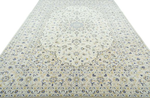 Surface texture of 2000s Kashan rug with natural Wool and intricate pattern