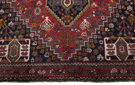 Central medallion detail of 2000s Shiraz rug from Iran / Persia
