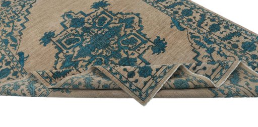 Central medallion detail of New Farahan rug from Pakistan