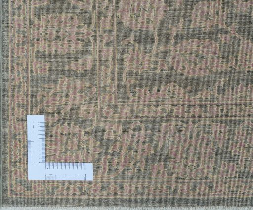 Corner detail of New Farahan rug showing border pattern and Wool pile