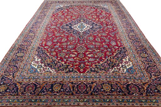 Surface texture of 2000s Kashan rug with natural Wool and intricate pattern
