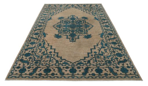 Surface texture of New Farahan rug with natural Wool and intricate pattern