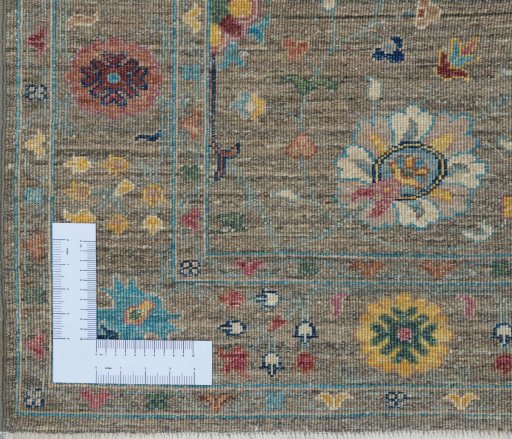 Corner detail of New Farahan rug showing border pattern and Wool pile