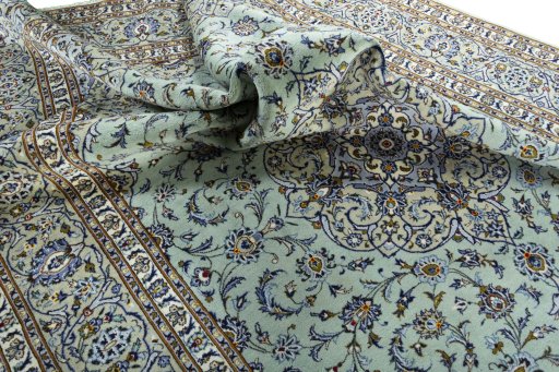 Surface texture of 2000s Kashan rug with natural Wool and intricate pattern