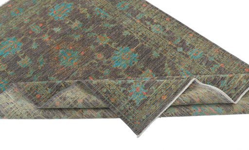 Central medallion detail of New Farahan rug from Pakistan