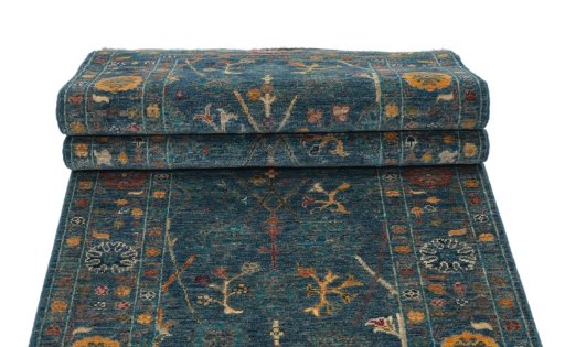 Central medallion detail of New Farahan rug from Pakistan