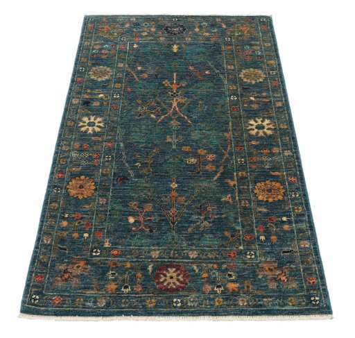 Surface texture of New Farahan rug with natural Wool and intricate pattern