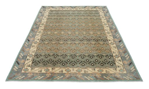 Surface texture of New Farahan rug with natural Wool and intricate pattern