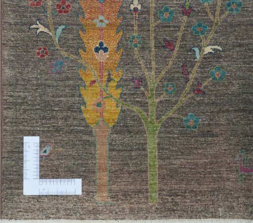 Corner detail of New Farahan rug showing border pattern and Wool pile