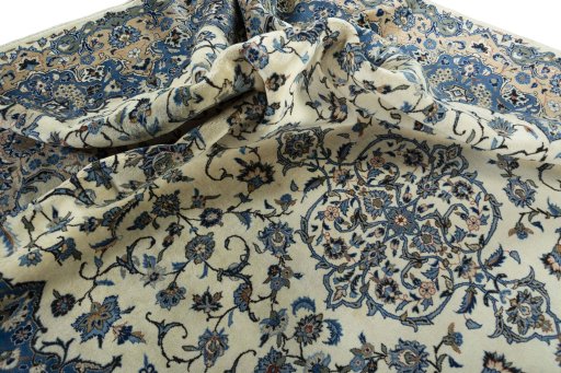 Surface texture of 2000s Kashan rug with natural Wool and intricate pattern