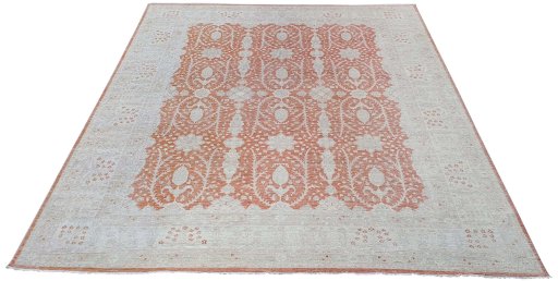 Corner detail of New Farahan rug showing border pattern and Wool pile