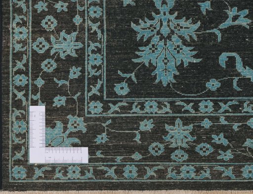 Corner detail of New Farahan rug showing border pattern and Wool pile