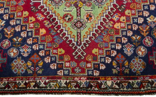 Central medallion detail of 2000s Shiraz rug from Iran / Persia