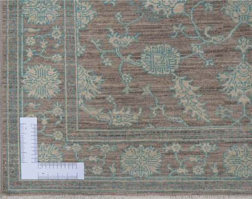 Corner detail of New Farahan rug showing border pattern and Wool pile