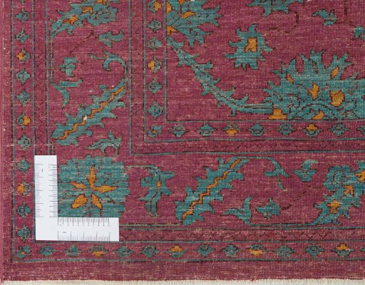 Corner detail of New Farahan rug showing border pattern and Wool pile