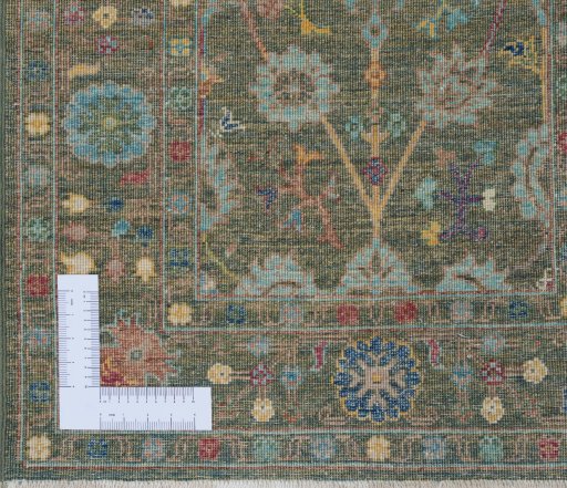 Corner detail of New Farahan rug showing border pattern and Wool pile