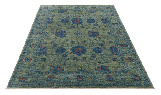 Surface texture of New Farahan rug with natural Wool and intricate pattern