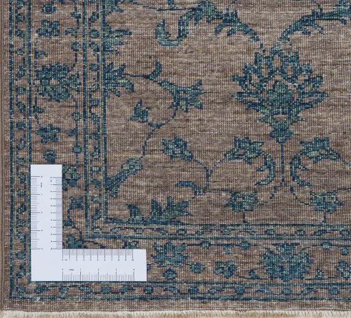 Corner detail of New Farahan rug showing border pattern and Wool pile