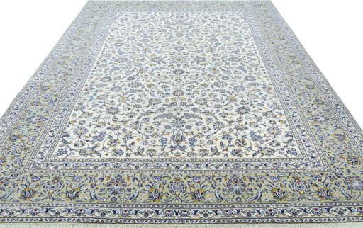 Surface texture of 2000s Kashan rug with natural Wool and intricate pattern