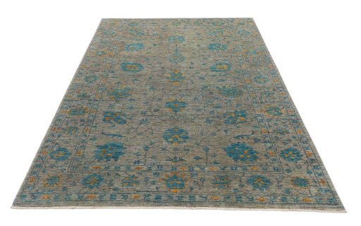 Surface texture of New Farahan rug with natural Wool and intricate pattern