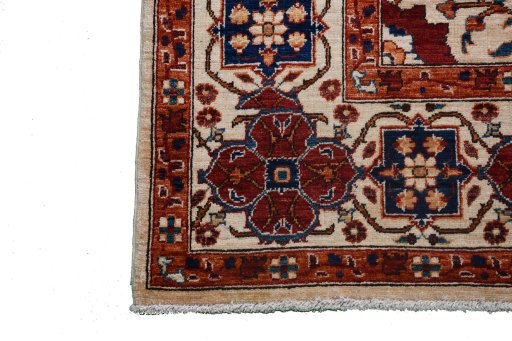 Corner detail of New Ariana rug showing border pattern and Wool pile