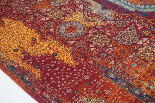 Corner detail of New Mamluk rug showing border pattern and Wool pile