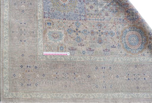 Central medallion detail of New Mamluk rug from Pakistan