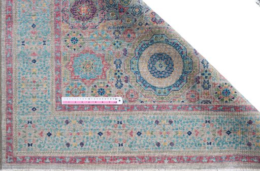 Central medallion detail of New Mamluk rug from Pakistan