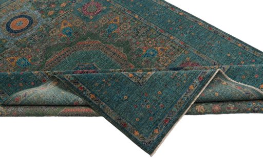 Central medallion detail of New Mamluk rug from Pakistan