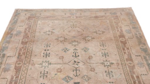 Surface texture of 1910s Antique Carpets rug with natural Wool and intricate pattern