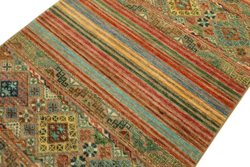 Central medallion detail of New Samarkand rug from Pakistan
