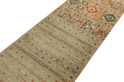 Central medallion detail of New Samarkand rug from Pakistan