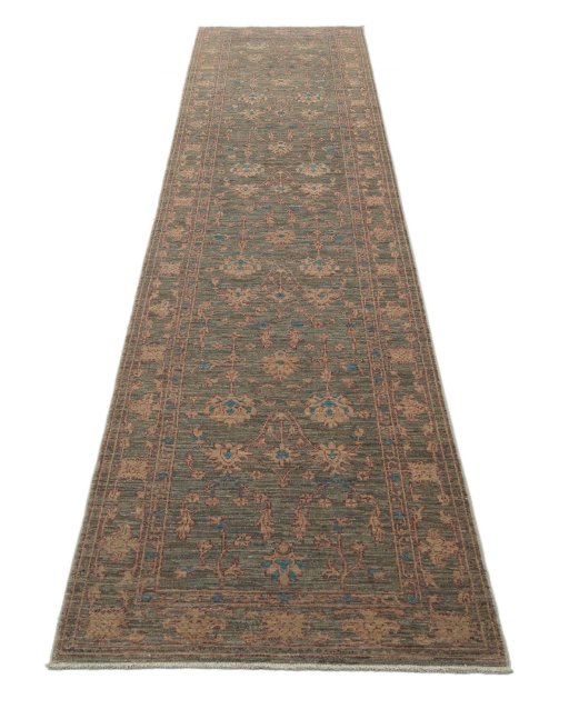Surface texture of New Farahan rug with natural Wool and intricate pattern