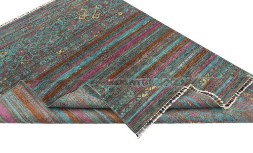 Central medallion detail of New Samarkand rug from Pakistan