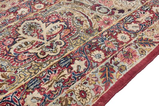 Central medallion detail of 1900s Antique Carpets rug from Iran / Persia