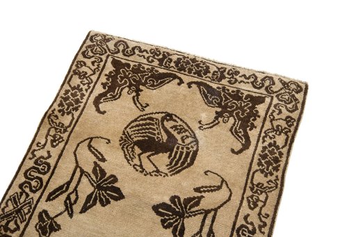 Surface texture of 1900s Antique Carpets rug with natural Wool and intricate pattern