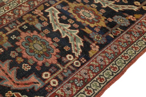 Central medallion detail of 1900s Antique Carpets rug from Iran / Persia
